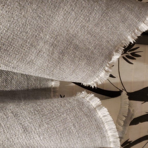 Gray and Beige Wrap - Picture 3 of 5